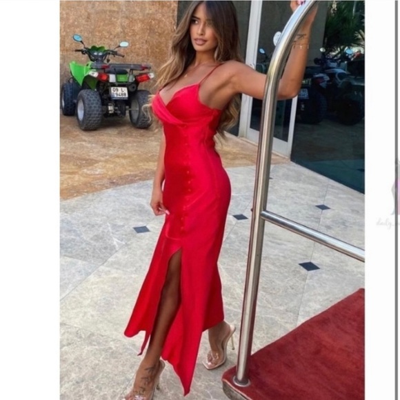 ❤️Bloggers Favorite❤️NWT Zara SATIN CAMISOLE DRESS in Red - Picture 4 of 15